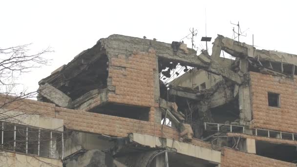 Bombalanmış Bir Binanın Kalıntıları — Stok video