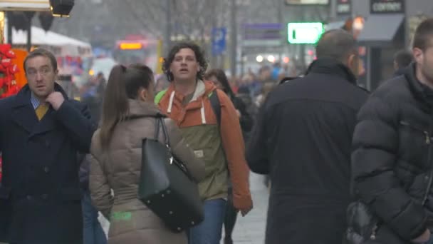 Pessoas Andando Cidade — Vídeo de Stock