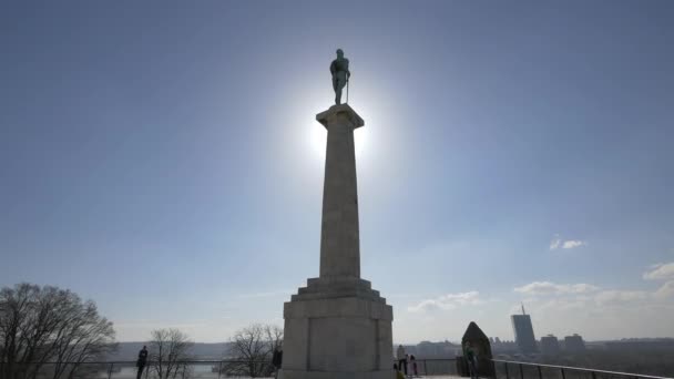 Estatua Del Víctor Fortaleza Belgrado — Vídeos de Stock