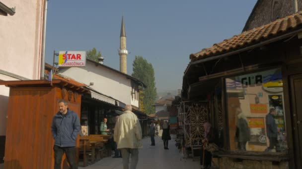 Pohled Ulici Gazi Husrev Prosit Mešity Minaret — Stock video