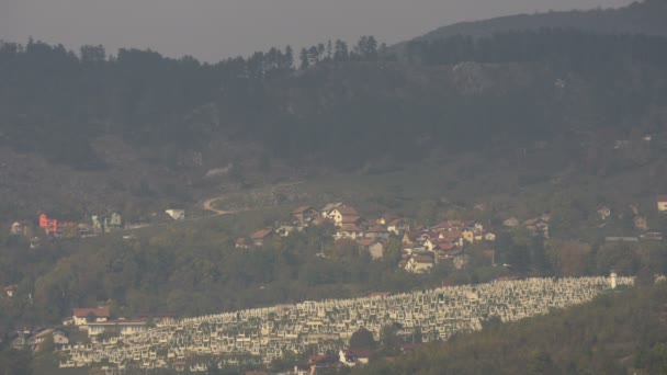 Colina Con Casas Cementerio — Vídeo de stock