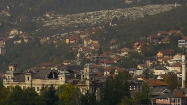 Σπίτια Κοντά Στο Νεκροταφείο — Αρχείο Βίντεο