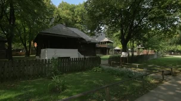 木造の塀のある古民家 — ストック動画
