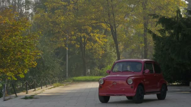 Вид Старовинний Автомобіль Red — стокове відео