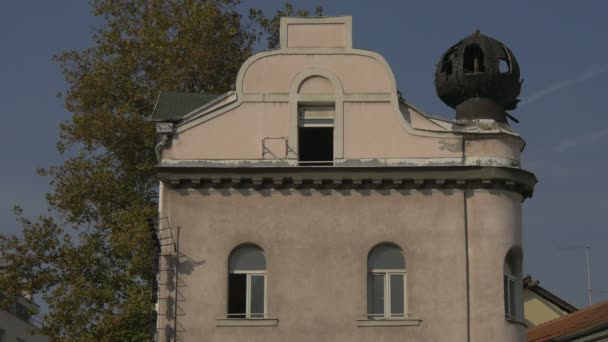 Antiguo Edificio Con Globo Negro — Vídeos de Stock