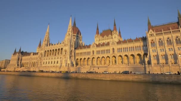 Maďarský Parlament Při Západu Slunce — Stock video