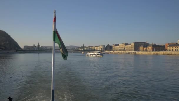 Barcos Flotando Río Danubio — Vídeo de stock