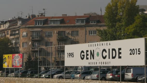 Vista Della Bandiera Commemorativa Del Genocidio — Video Stock