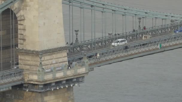 Auto Rijden Kettingbrug Boedapest — Stockvideo