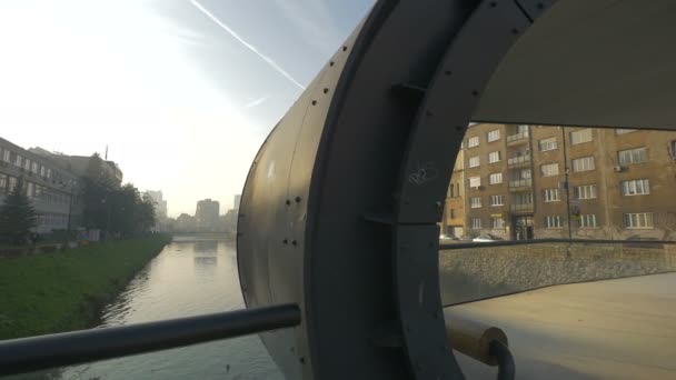 Río Miljacka Visto Desde Puente Festina Lente — Vídeos de Stock