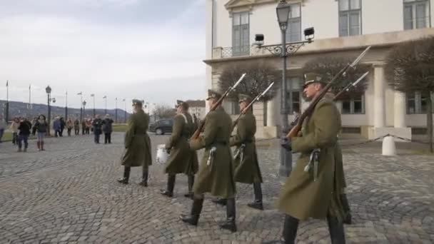 Stráže Sandor Palace Budapešti — Stock video