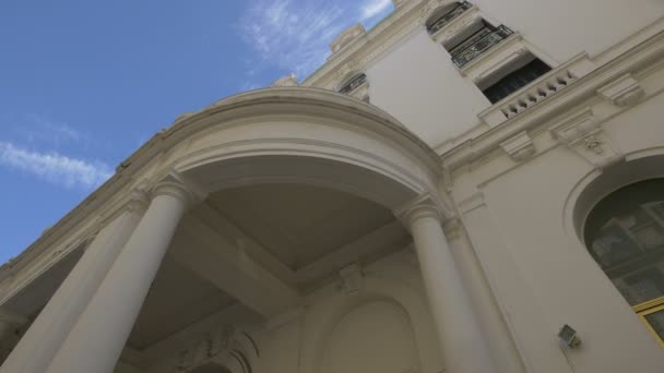 Baixo Ângulo Pórtico Edifício — Vídeo de Stock