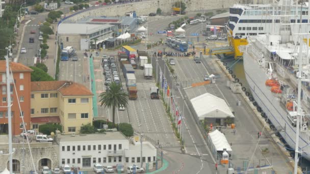 Coches Camiones Estacionarios Cerca Puerto — Vídeo de stock