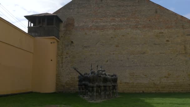 Monument Sighet Memorial Museum Courtyard — Stock Video