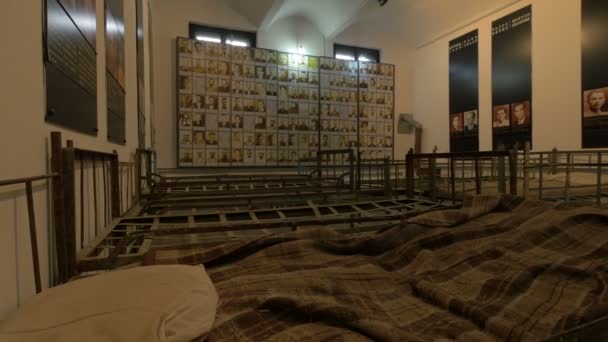 Sighet纪念博物馆的监狱床位 — 图库视频影像