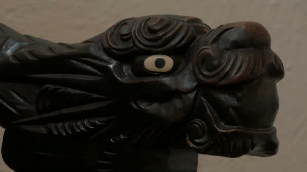 Dragão Esculpido Uma Madeira — Vídeo de Stock