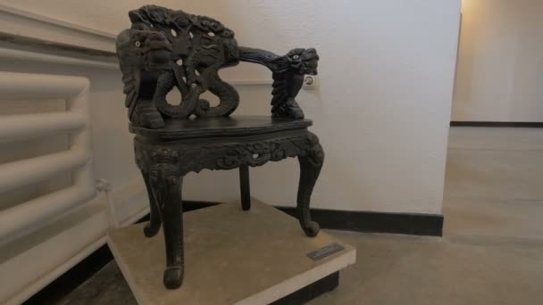 Деревянное Кресло Мемориальном Музее Сигета — стоковое видео