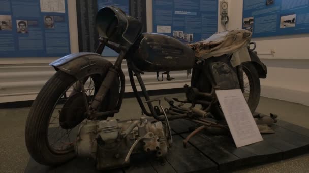 Moto Viejo Una Habitación Del Museo Sighet Memorial — Vídeos de Stock