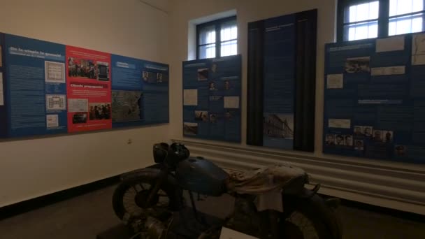 Motorfiets Gezien Een Museum — Stockvideo