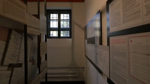 在Sighet纪念博物馆看到的信息板 — 图库视频影像