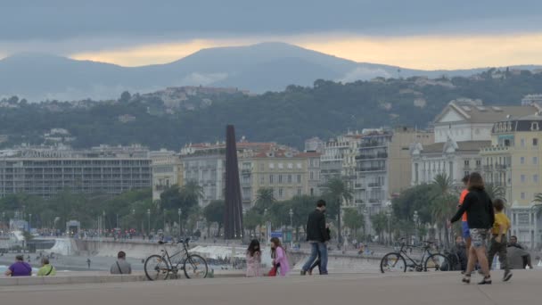 Les Gens Sur Une Promenade Bord Mer — Video