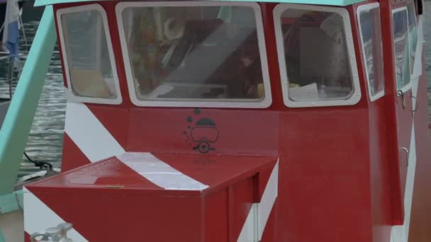 Cabine Bateau Rouge Dans Port — Video