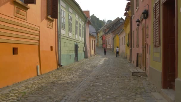 Straße Mit Bunten Gebäuden — Stockvideo