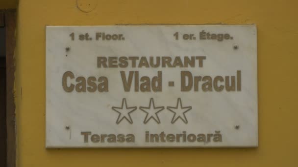 Vlad Dracul House Restaurant Bord — Stockvideo