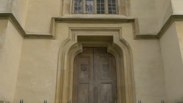 Drewniane Drzwi Kościoła Kościół Ewangelicki — Wideo stockowe