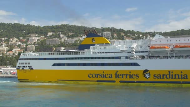 Ferry Tournant Dans Port — Video