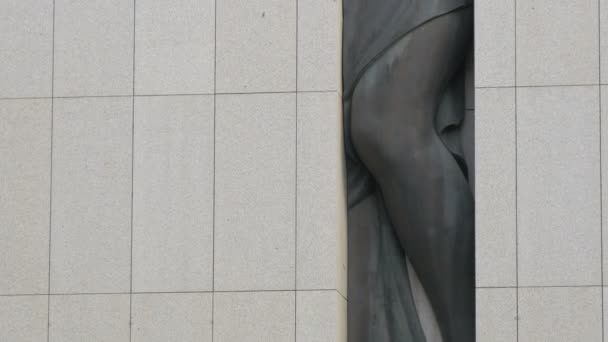 Posąg Fasadzie Budynku — Wideo stockowe