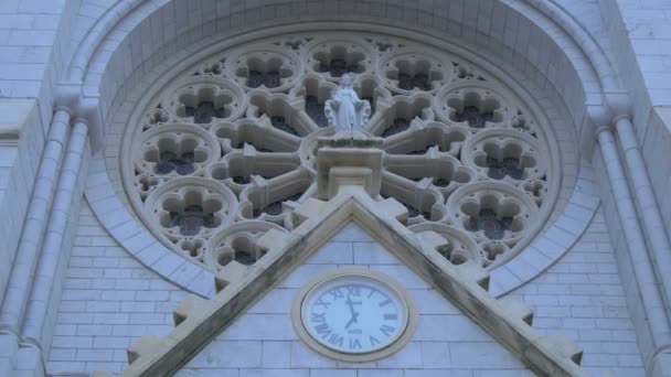 Rosa Janela Escultura Uma Igreja — Vídeo de Stock