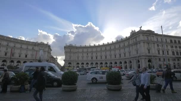 Trafikk Republikkens Plass Roma – stockvideo