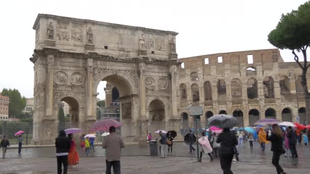 Turistas Caminando Cerca Del Arco Constantino — Vídeos de Stock