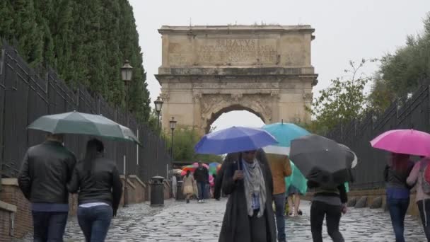 Арка Тита Дощовий День Римі — стокове відео