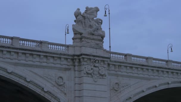 Αγάλματα Μια Γέφυρα — Αρχείο Βίντεο