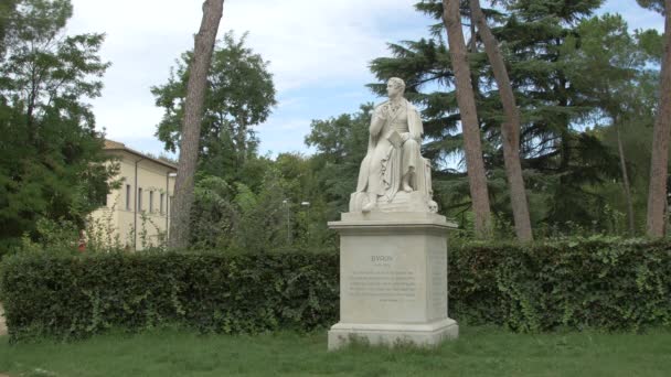 拜伦勋爵雕像的景观 — 图库视频影像