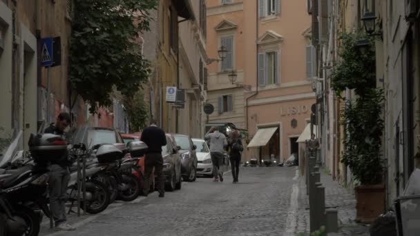 Люди Які Гуляли Вулицею Віа Зукчеллі Римі — стокове відео