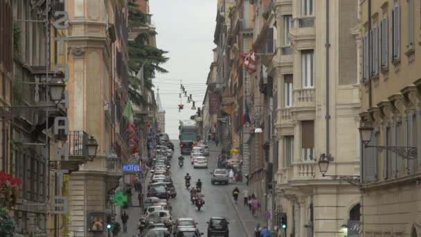 Lalu Lintas Jalan Sebuah Bukit Roma — Stok Video