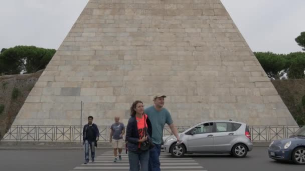 Nakloněný Pohled Pyramidu Cestius Římě — Stock video
