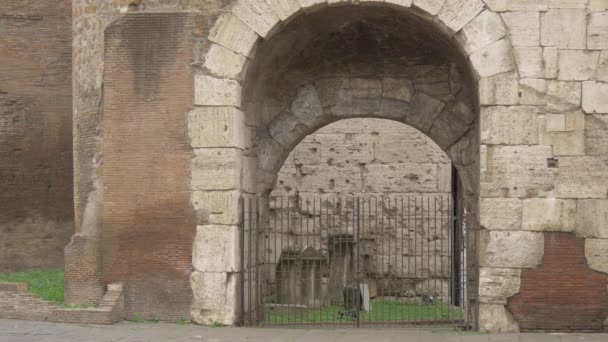 铁栅栏的旧大门 — 图库视频影像