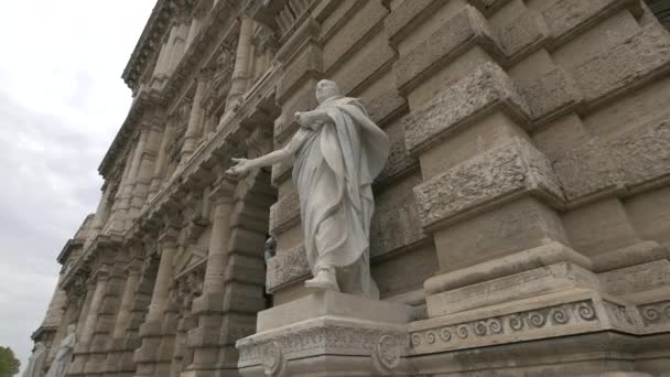 Статуя Цицерона Перед Палацом Правосуддя Римі — стокове відео