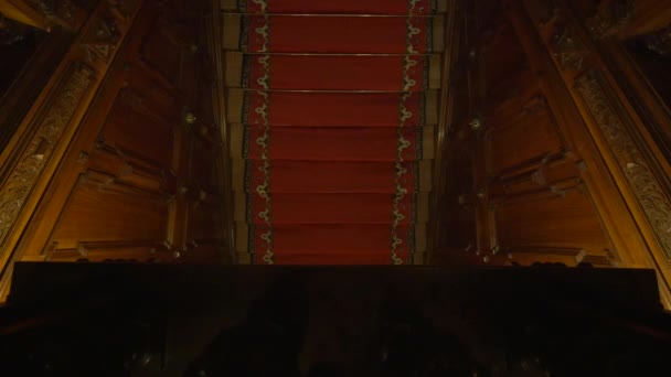 Escaleras Con Alfombra Roja — Vídeos de Stock