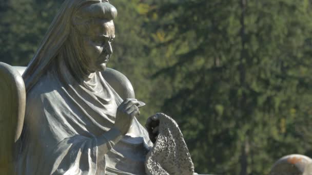 伊利沙伯女王塑像的近景 — 图库视频影像