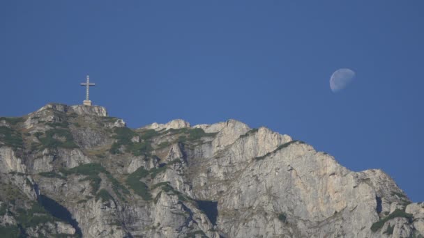 Croix Héros Sur Caraiman Peak Lune — Video