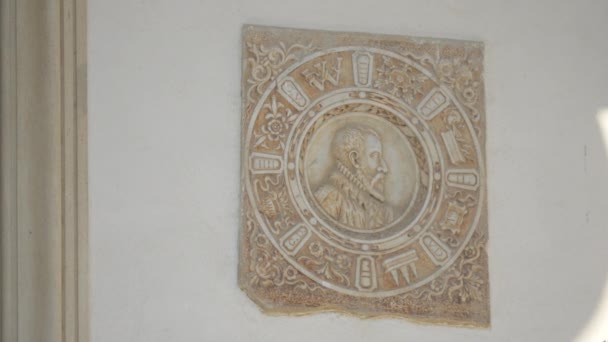 卡罗尔一世国王在佩勒斯城堡的侧像 — 图库视频影像