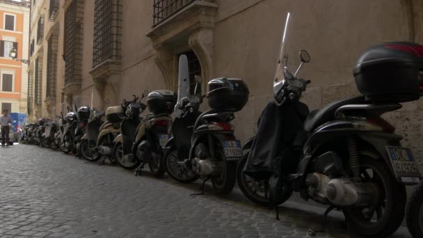 连续停放的摩托车 — 图库视频影像