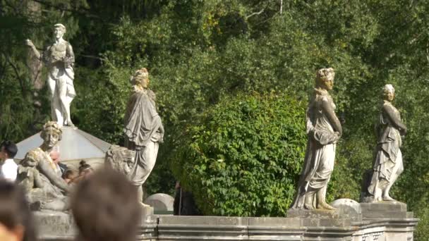 Statuen Peles Garden — Stockvideo