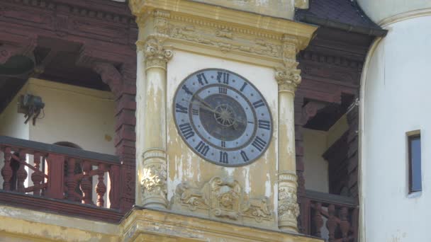 Antiguo Reloj Castillo Peles — Vídeo de stock