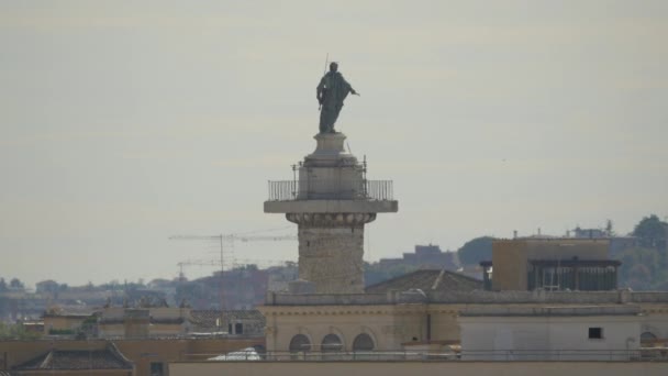 Άγαλμα Του Αγίου Παύλου Πάνω Από Μια Στήλη Νίκης — Αρχείο Βίντεο